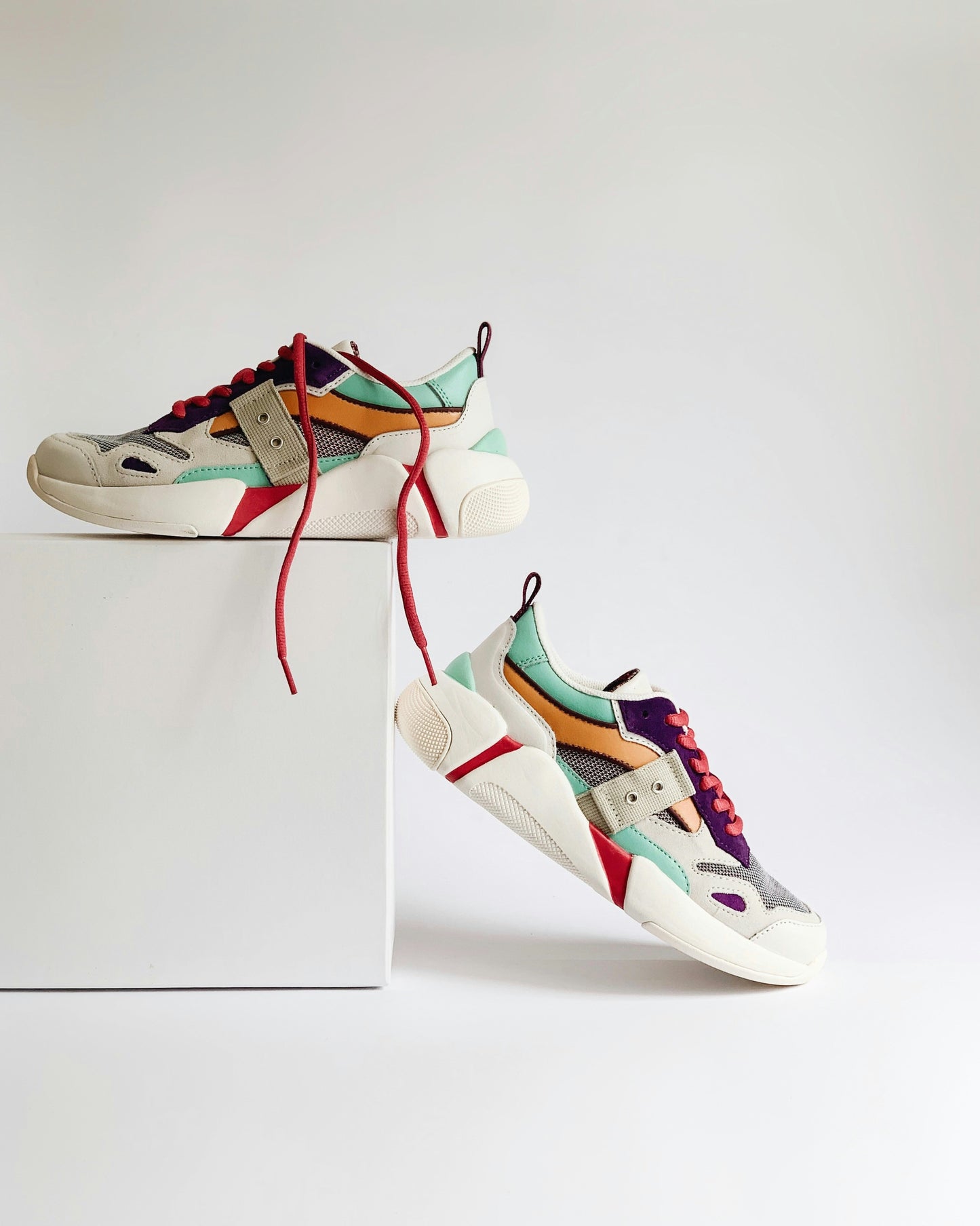 SNEAKERS